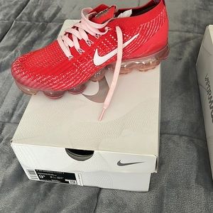 1pairs of Vapor Max